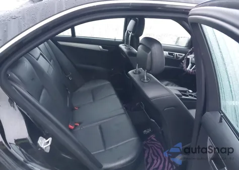 2014 Mercedes-Benz C 300 Luxury 4Matic/Sport 4Matic z USA, uszkodzony, nr VIN WDDGF8ABXER305977